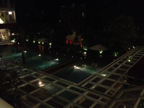 Pemandangan Dari Balkon Hotel Di Malam Hari Foto Stok - Unduh Gambar